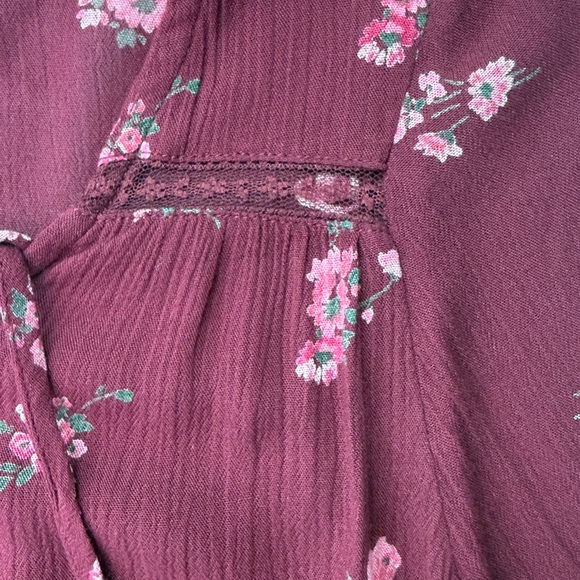 Hollister Peasant Top - Picture 3 of 5